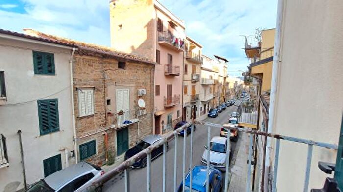 Appartamento trilocale in vendita in Via Stoviglieri, Santo Stefano Di Camastra