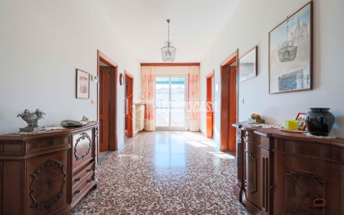 Appartamento con 6 locali in vendita in Bologna