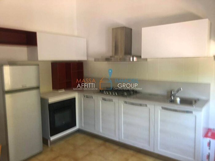 Casa trilocale in affitto in Viale Zaccagna D, Avenza, Carrara