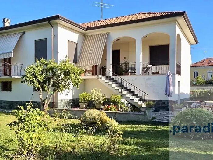 Casa quadrilocale in vendita in Via Salvo d'Acquisto, Sale