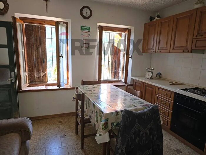 Appartamento con 8 locali in vendita in Lamon