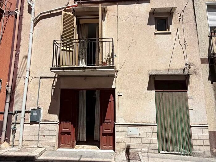 Casa quadrilocale in vendita in Chiusa Sclafani