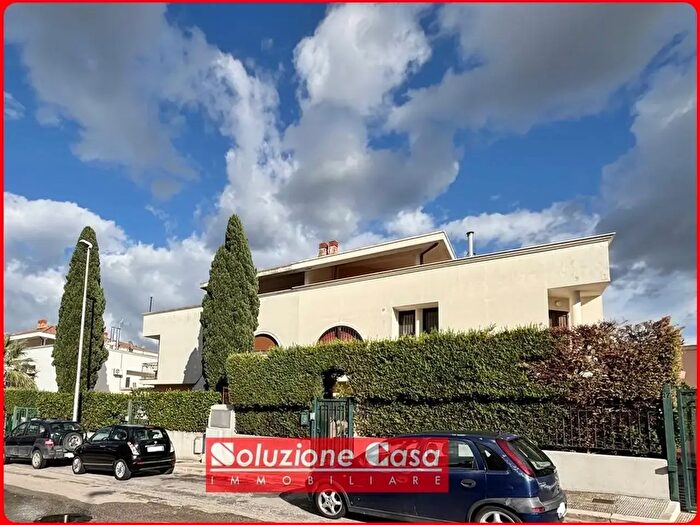 Casa con 6 locali in vendita in Via Avier Francesco Iacobone, Canosa Di Puglia