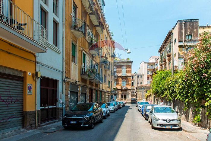 Appartamento con 6 locali in vendita in Via Giuseppe Aurelio Costanzo, Catania