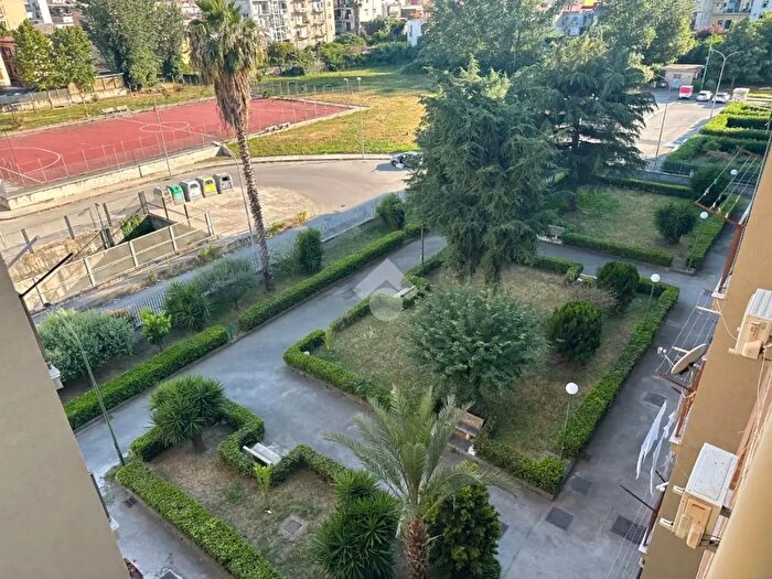 Appartamento quadrilocale in vendita in Via Attila Sallustro, Napoli