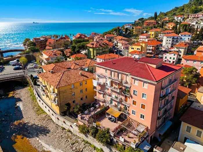 Appartamento trilocale in vendita in Via Vignasse, San Lorenzo Al Mare