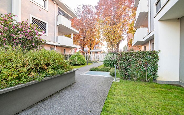 Appartamento trilocale in vendita in Via Cimbardi, Cassano DAdda