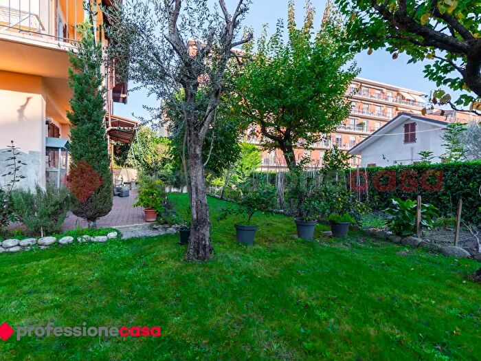 Casa con 8 locali in vendita in Via Fratelli Bandiera, Pinerolo