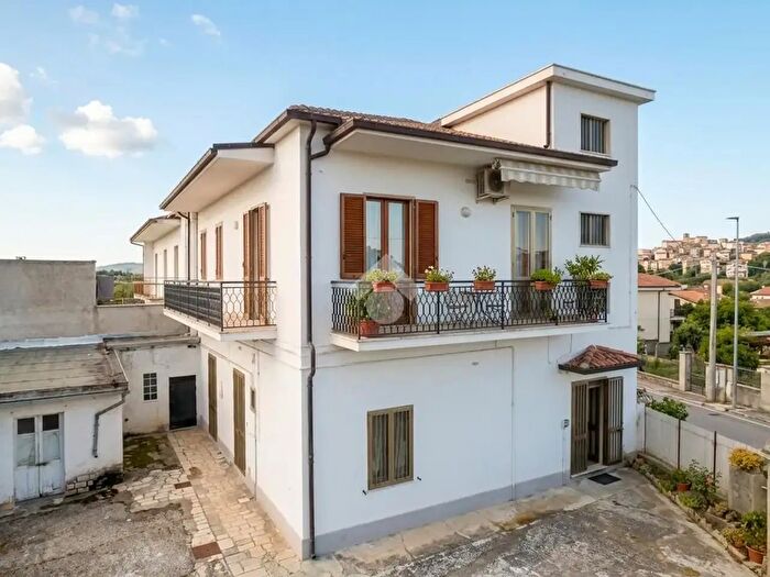 Casa con 7 locali in vendita in Via Santa Petronilla, Roseto Degli Abruzzi