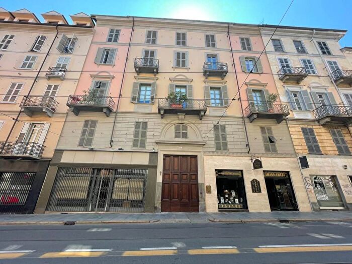 Appartamento bilocale in affitto in Via dell'Accademia Albertina, Via della Rocca, Torino