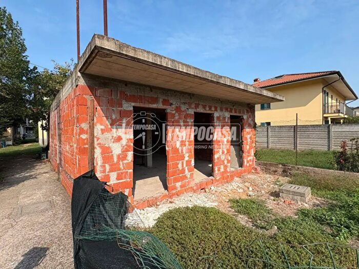 Casa bilocale in vendita in Via Trieste, Cassinetta Di Lugagnano