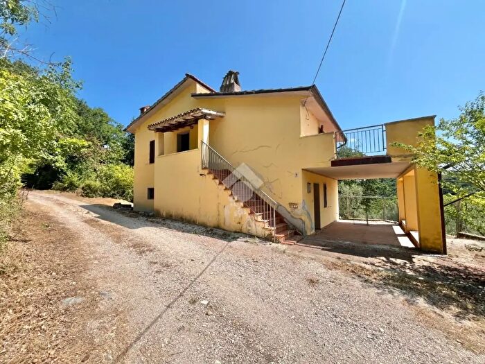 Casa quadrilocale in vendita in Frazione Paradiso, Assisi