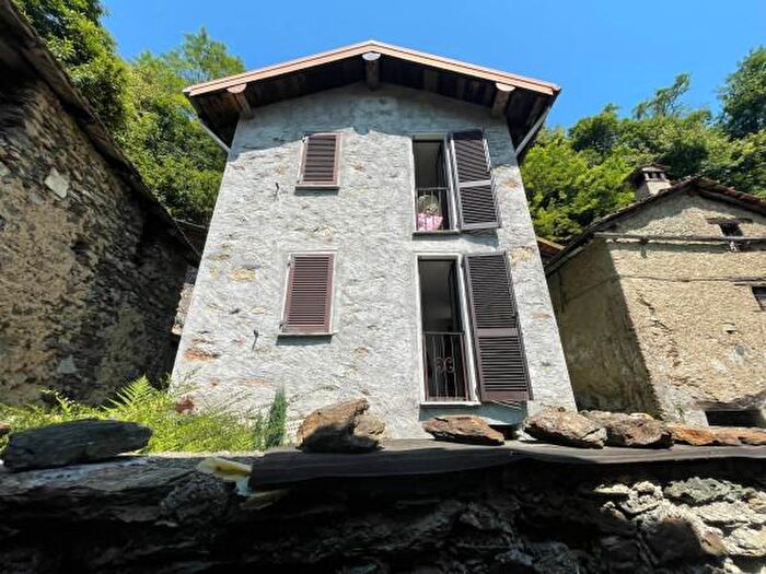 Casa bilocale in vendita in Via Garzeno, Garzeno