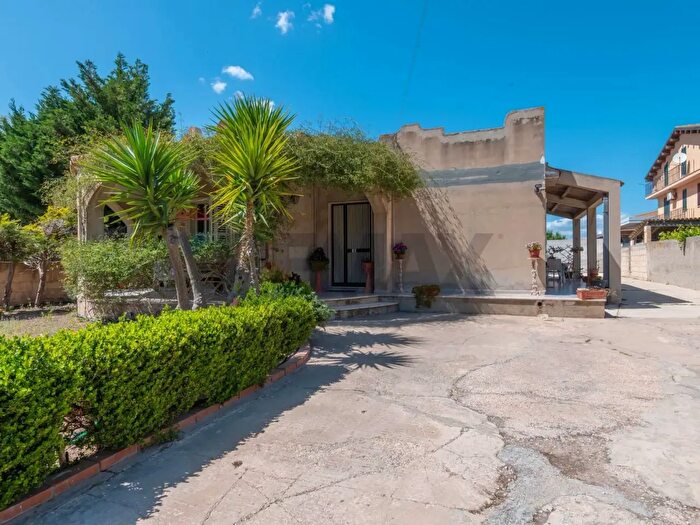 Casa con 6 locali in vendita in Pachino