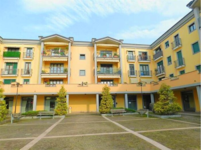 Appartamento trilocale in vendita in Via Vignola, Somma Lombardo