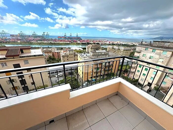 Appartamento con 5 locali in vendita in Salita Ascherio, Genova