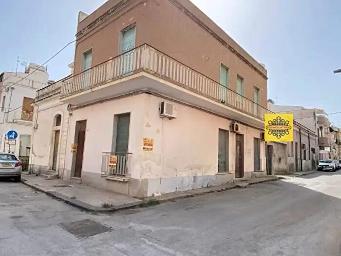 Casa con 6 locali in vendita in Via Gaspare Santuccio, Avola