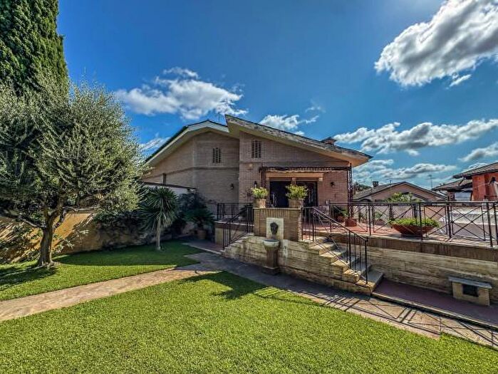 Casa con 6 locali in vendita in Via Cesare Pascucci, Roma