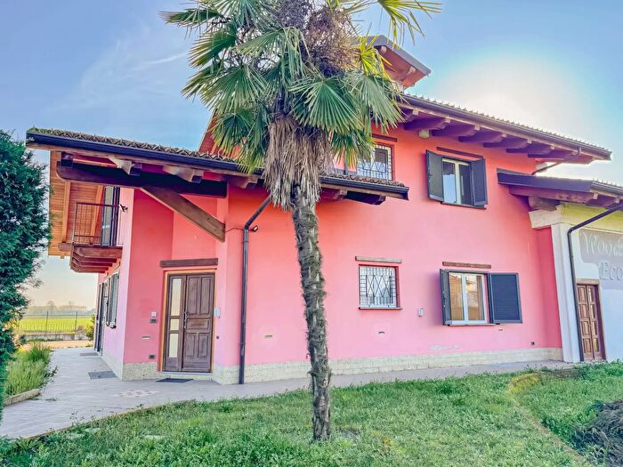 Casa con 6 locali in vendita in Frazione Ceretto, Carignano