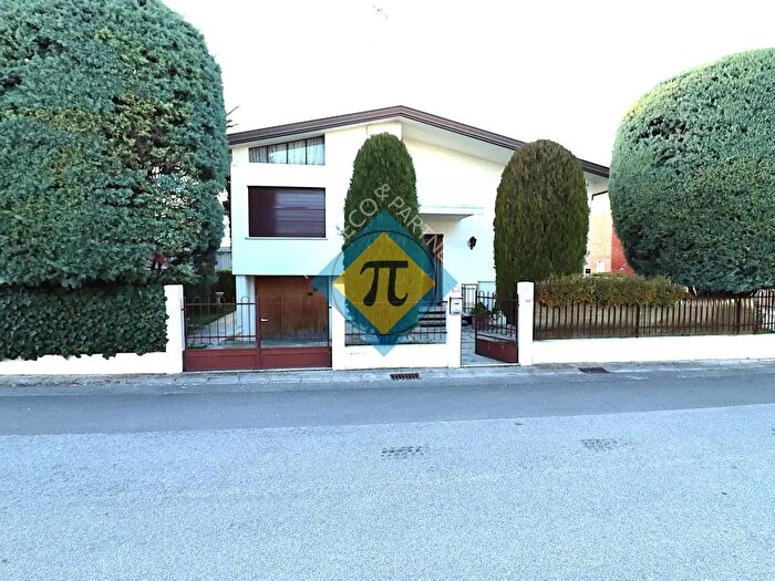 Casa quadrilocale in vendita in Via Giorgione, Pordenone