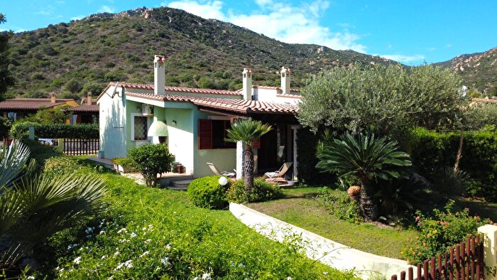 Casa quadrilocale in vendita in Via del Melograno, Villasimius