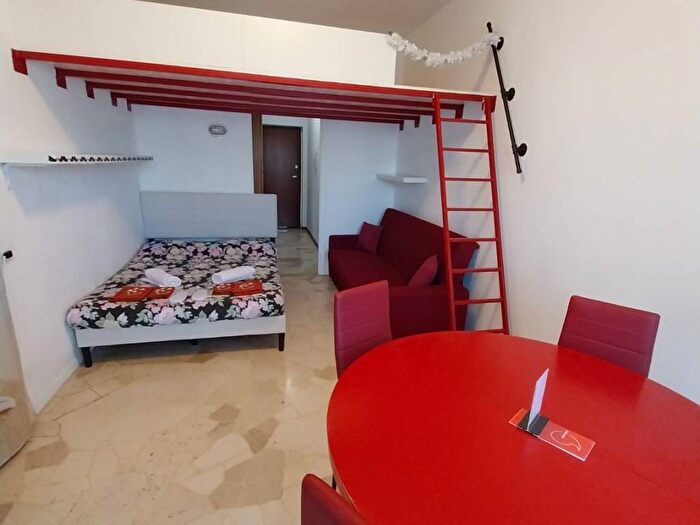 Appartamento monolocale in affitto in Via Giuseppe Meda, Ascanio Sforza, Milano