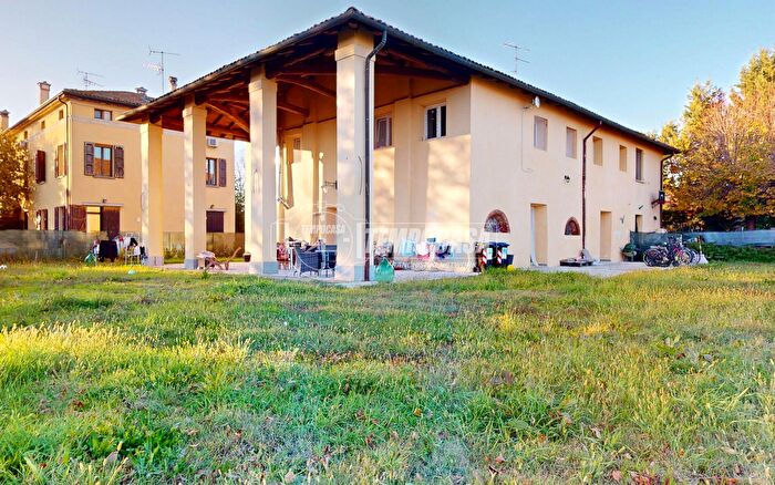 Casa con 10 locali in vendita in Via Corticella, Castel Maggiore