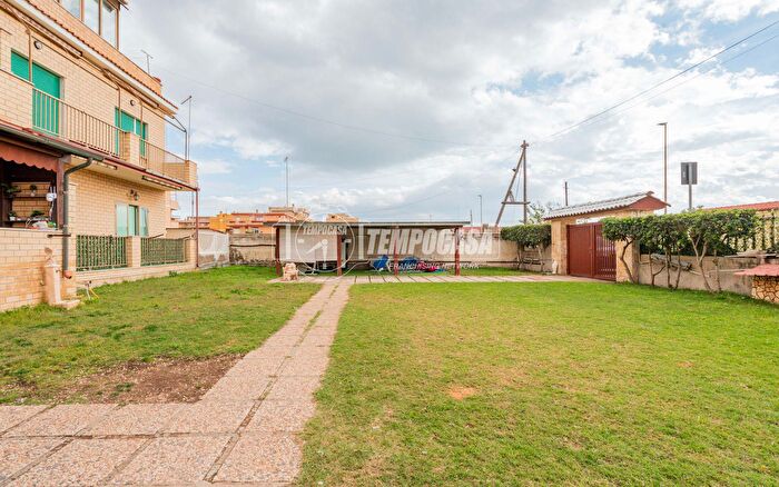 Appartamento quadrilocale in vendita in Via Carbonia, Fiumicino