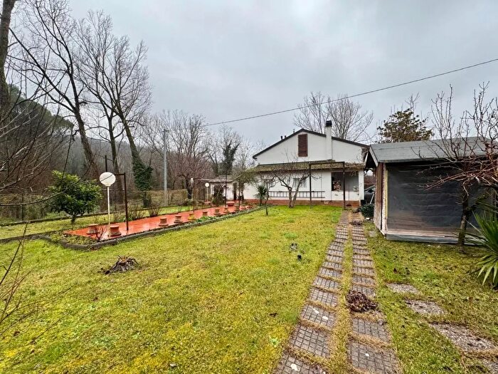 Casa quadrilocale in vendita in Via Chiantigiana per Ferrone, Impruneta