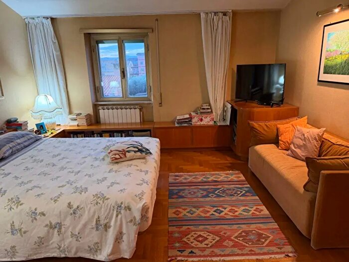 Appartamento trilocale in vendita in Via Miglianico, Roma