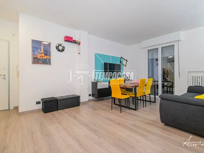 Appartamento trilocale in vendita in Via Bach a, Modena