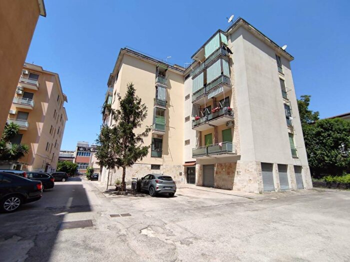 Appartamento bilocale in affitto in Via Giulio Antonio Acquaviva, Lincoln, Caserta