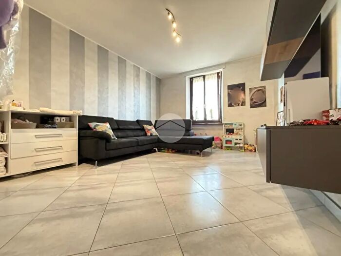 Appartamento trilocale in vendita in Via Stradella, Torino