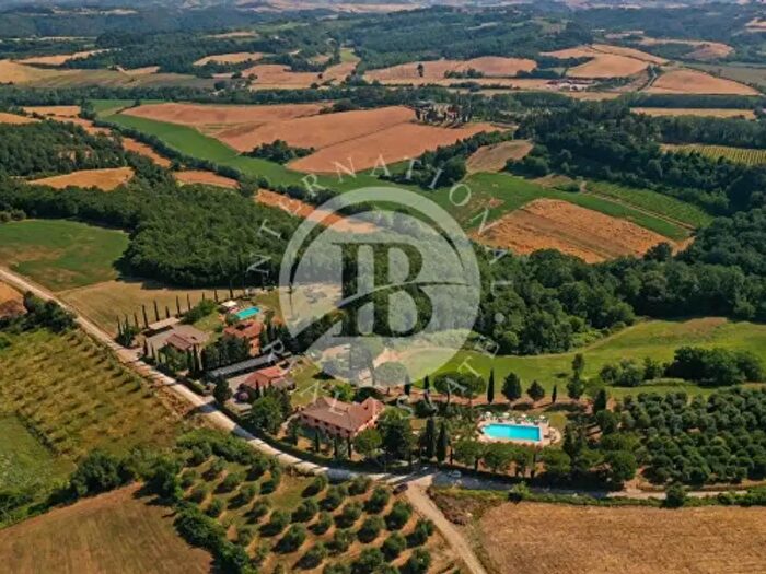 Casa con 6 locali in vendita in Peccioli