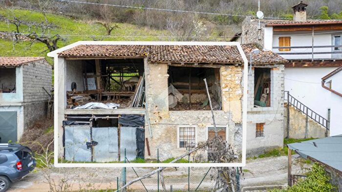 Casa quadrilocale in vendita in Via Cosari, Badia Calavena