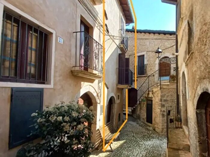 Casa trilocale in vendita in Fontecchio