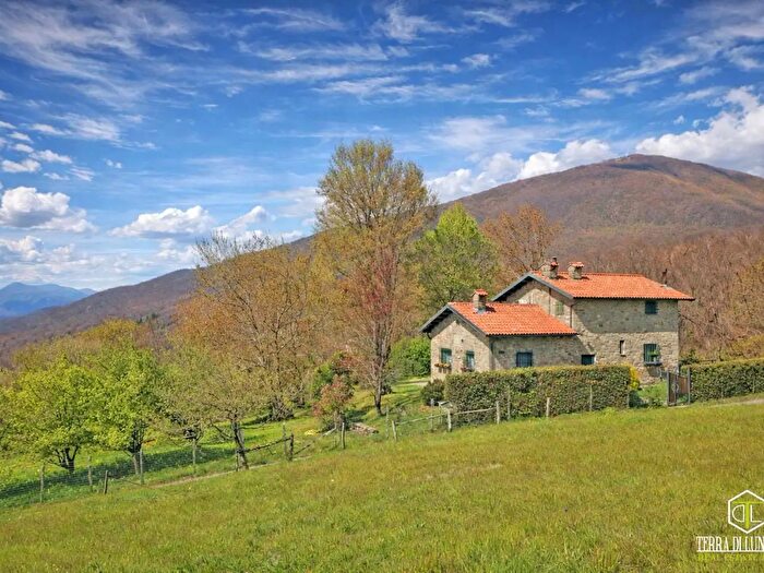 Casa con 12 locali in vendita in Case Sparse Montelungo, Pontremoli