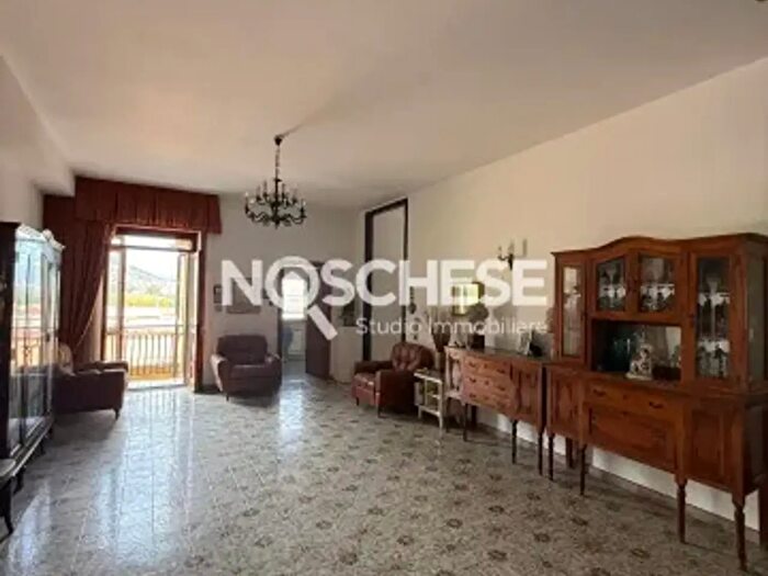 Casa con 6 locali in vendita in Via Ostaglio, Salerno