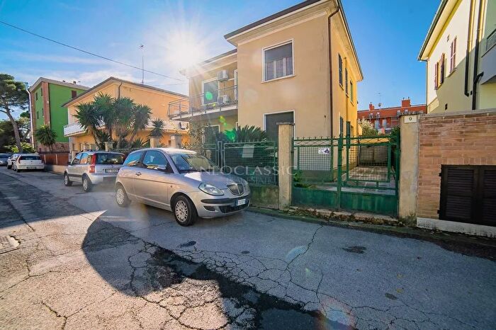 Appartamento con 8 locali in vendita in Senigallia