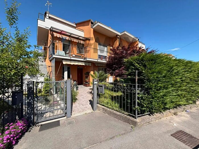 Appartamento trilocale in vendita in Via del Dovese, Arcisate