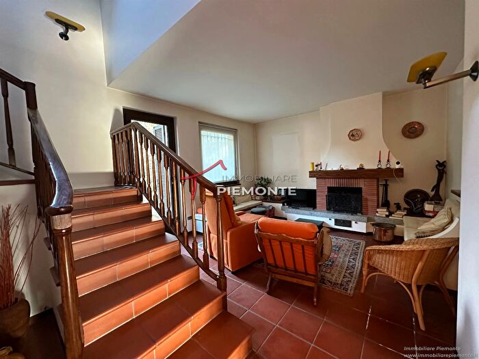 Casa con 15 locali in vendita in Boca