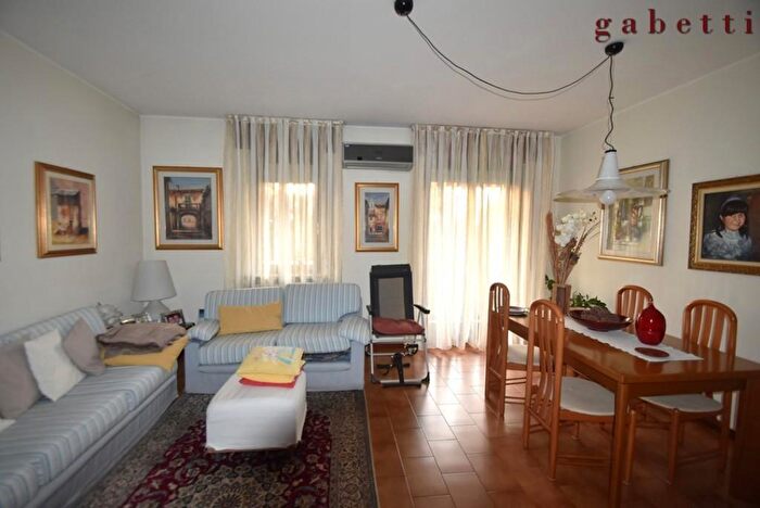 Appartamento trilocale in vendita in Via Nenni, Magenta