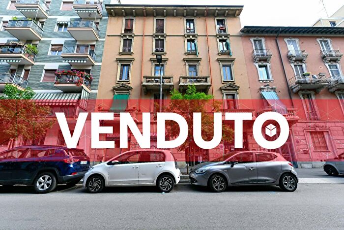 Appartamento quadrilocale in vendita in Via Rovereto, Milano
