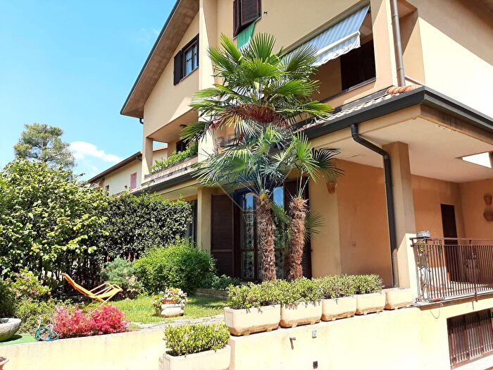 Casa quadrilocale in vendita in Via Giosue Carducci, Legnano