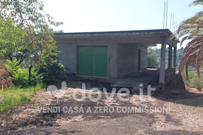 Casa monolocale in vendita in Via Sciarelle Snc, Piedimonte Etneo