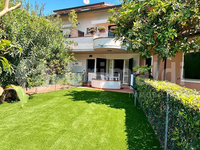 Appartamento trilocale in affitto in Viale Giacomo Matteotti A, Milano Marittima, Cervia