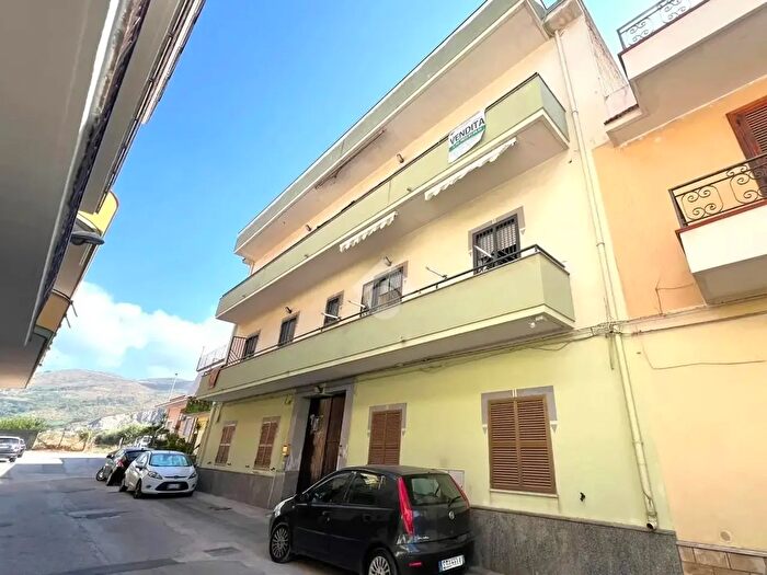 Appartamento trilocale in vendita in Via Pescara, Mondragone