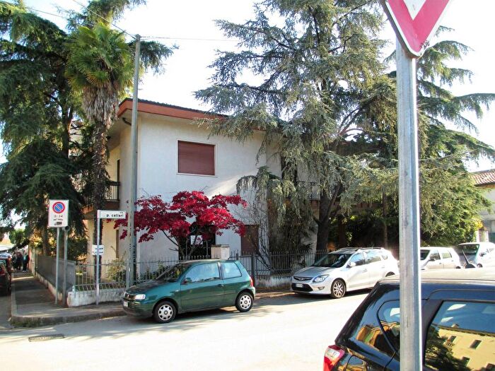 Casa con 6 locali in affitto in Via Paolo Caliari, Borgo Venezia, Verona