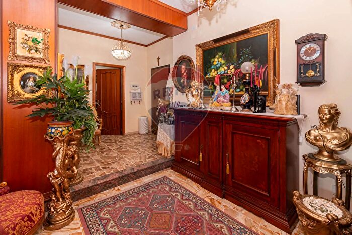 Appartamento con 5 locali in vendita in Via Enrico Besana, Catania