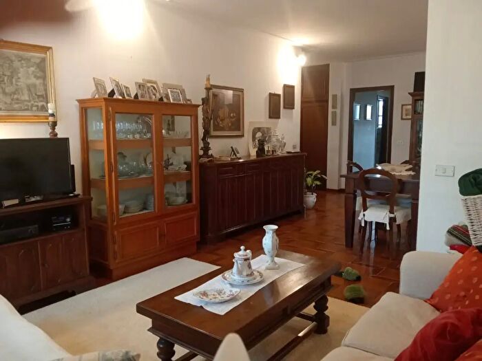 Appartamento con 5 locali in vendita in Camaiore